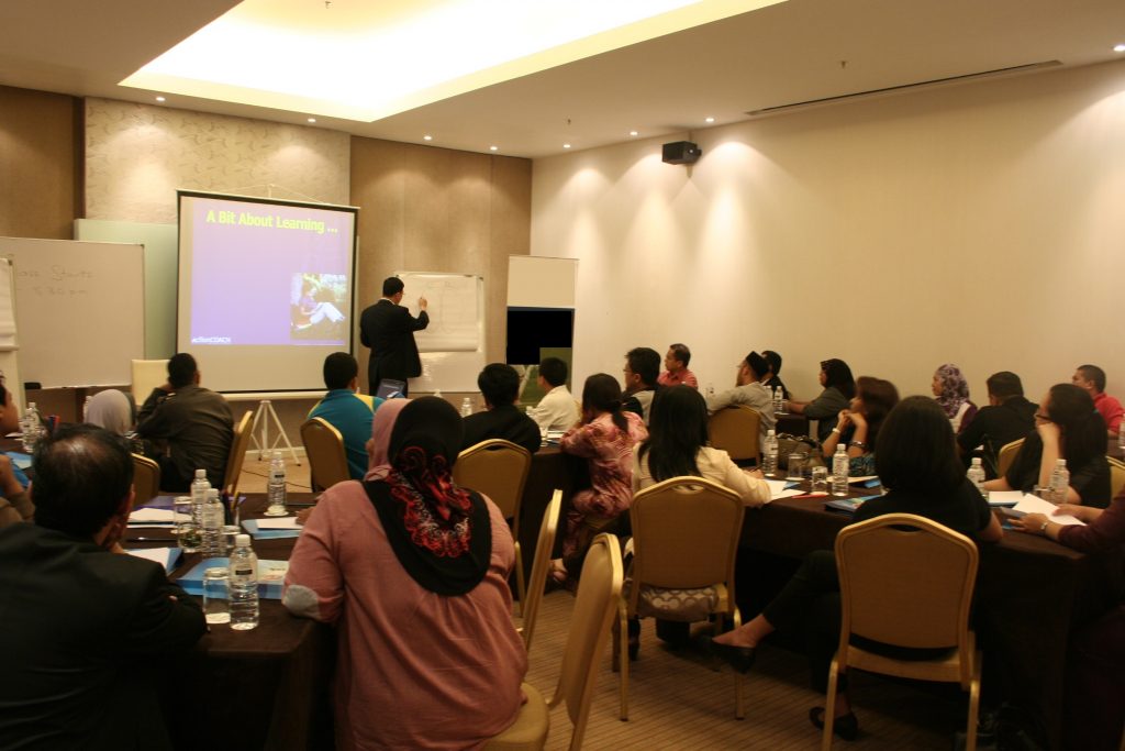 mohe exec coaching in session whiteboard 1024x683